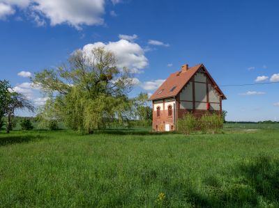 Wojtowice_dawny_dom_droznika_przy_drodze_dla_rowerow_Grodkow_Galazczyce